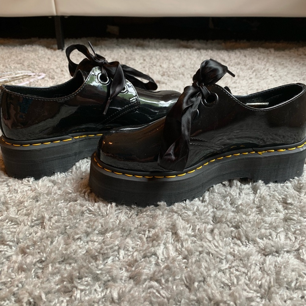 VINTAGE DOC MARTENS LOW TOP